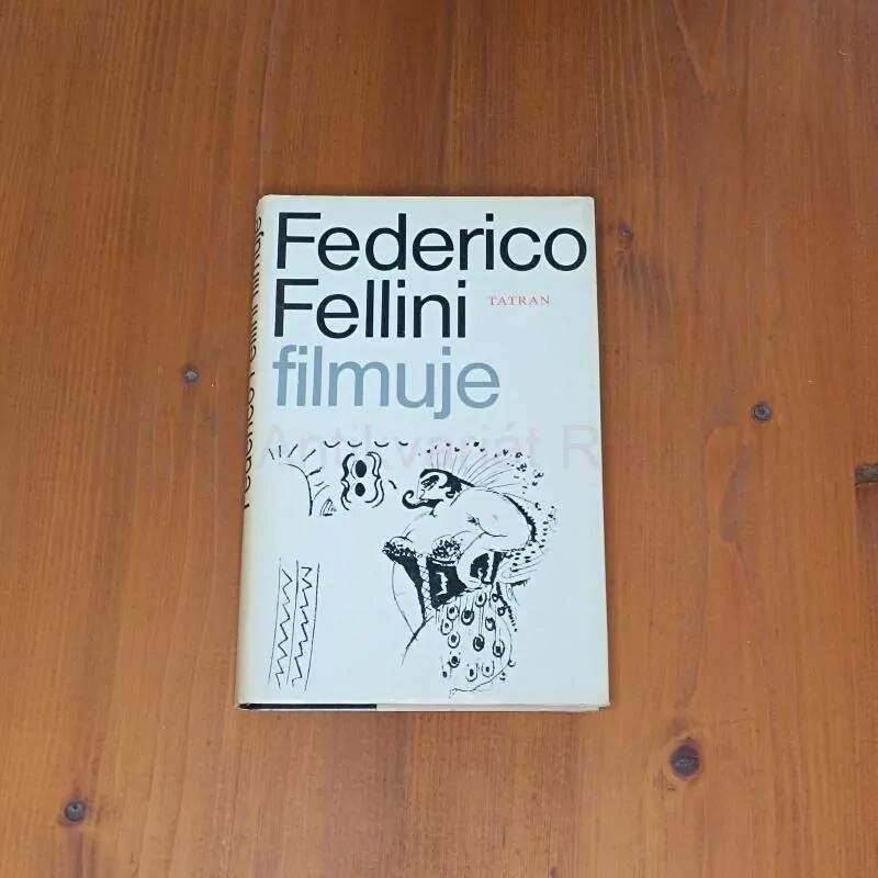 Federico Fellini filmuje