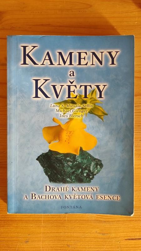 Kameny a květy