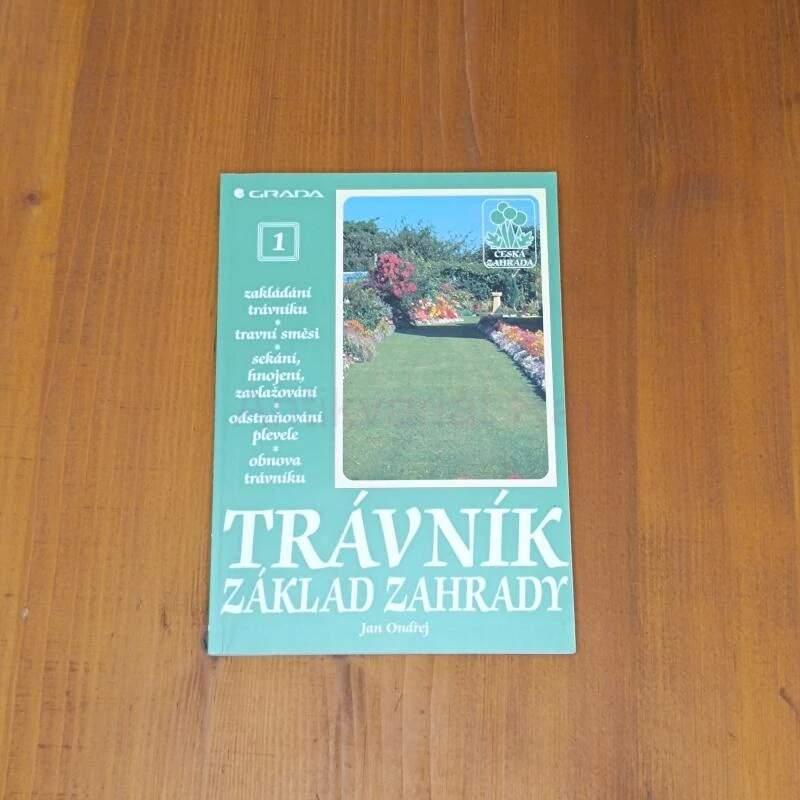 Trávnik - základ zahrady